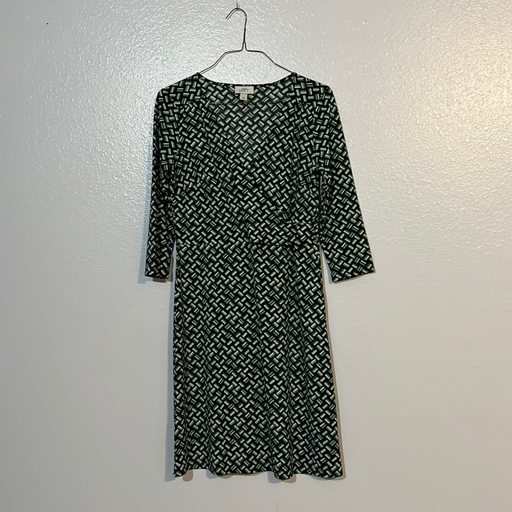 Ann Taylor faux wrap dress. 3/4 sleeve and v neck size 10